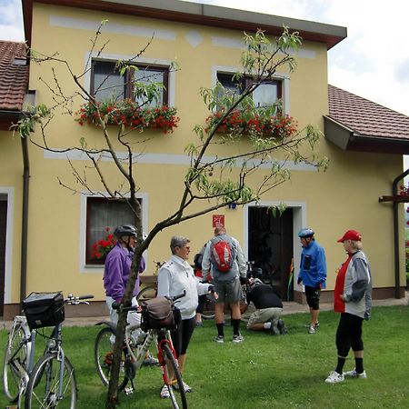 Privatzimmer Und Ferienwohnungen Leeb Persenbeug エクステリア 写真