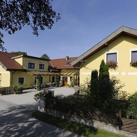 Privatzimmer Und Ferienwohnungen Leeb Persenbeug エクステリア 写真