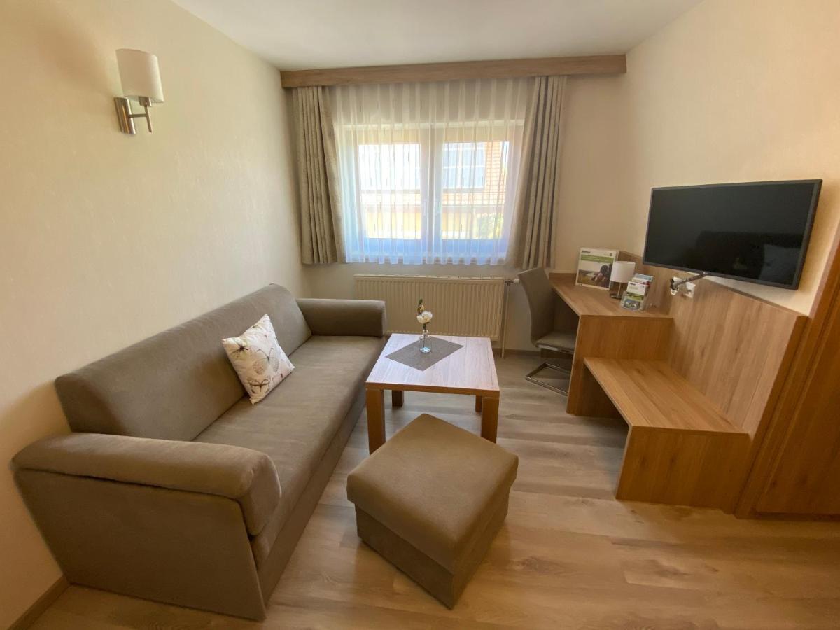 Privatzimmer Und Ferienwohnungen Leeb Persenbeug エクステリア 写真
