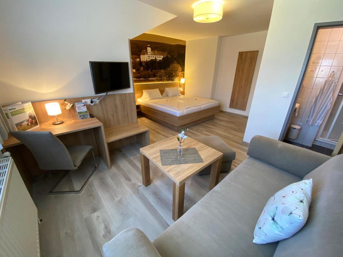 Privatzimmer Und Ferienwohnungen Leeb Persenbeug エクステリア 写真
