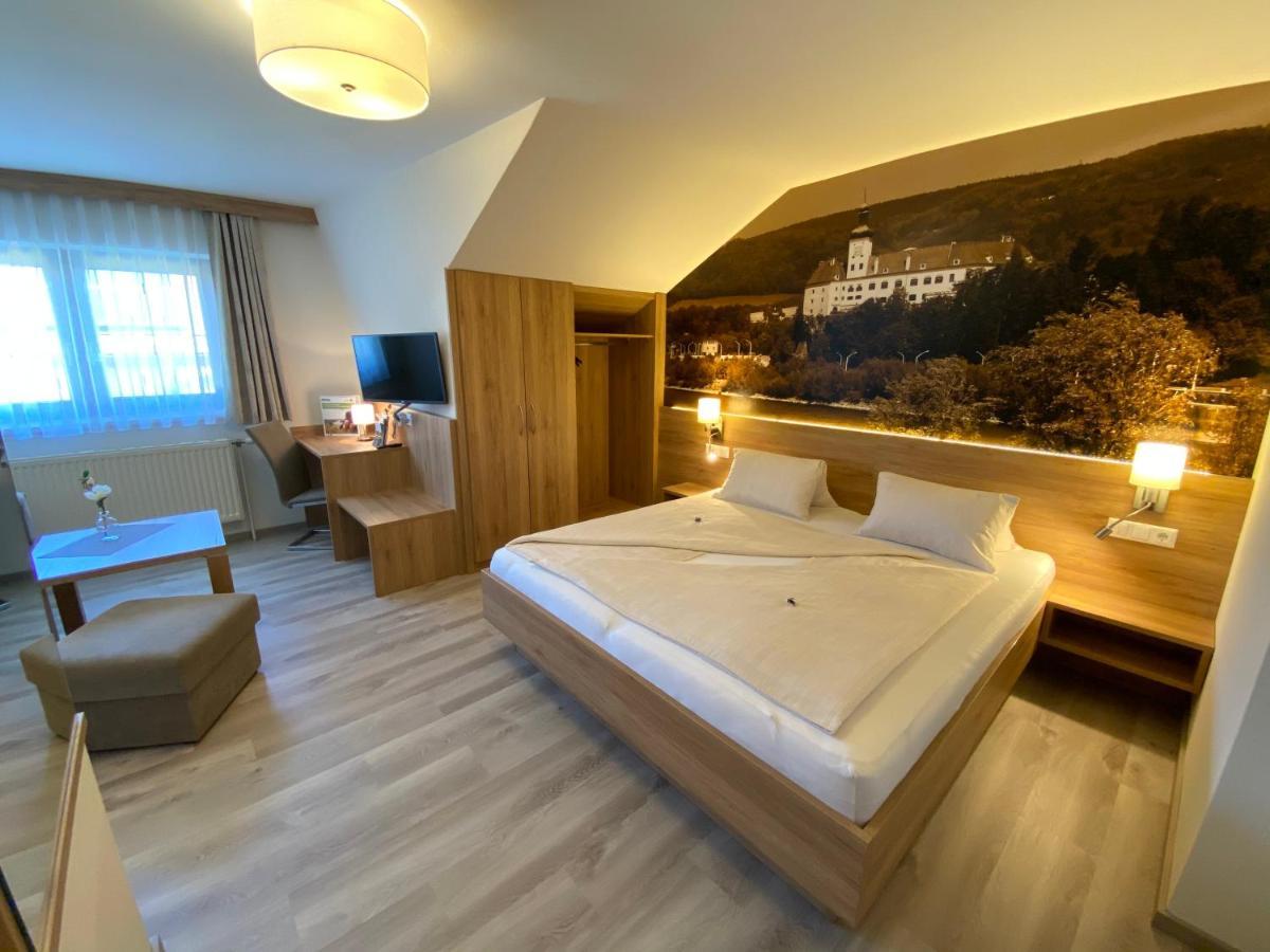 Privatzimmer Und Ferienwohnungen Leeb Persenbeug エクステリア 写真