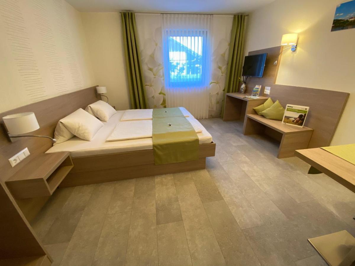 Privatzimmer Und Ferienwohnungen Leeb Persenbeug エクステリア 写真