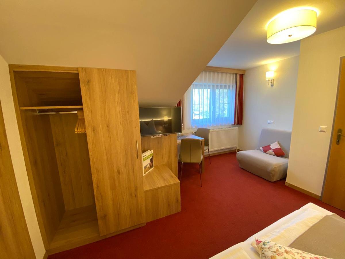 Privatzimmer Und Ferienwohnungen Leeb Persenbeug エクステリア 写真