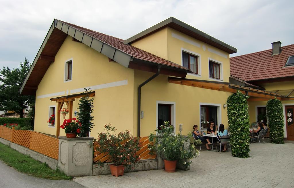 Privatzimmer Und Ferienwohnungen Leeb Persenbeug エクステリア 写真