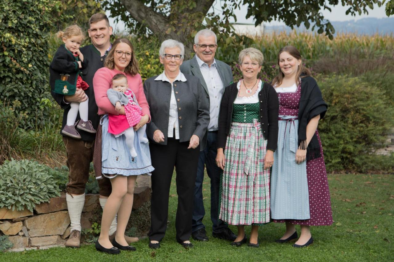 Privatzimmer Und Ferienwohnungen Leeb Persenbeug エクステリア 写真