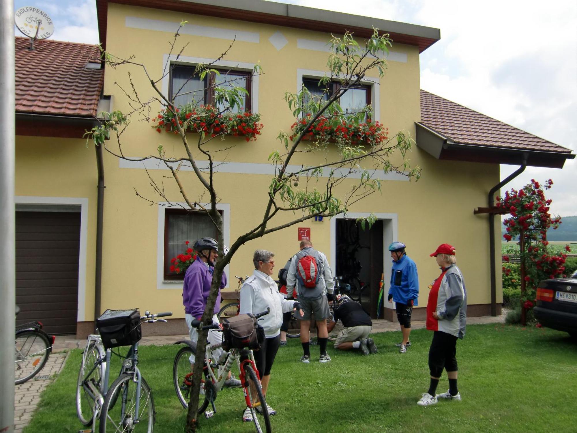 Privatzimmer Und Ferienwohnungen Leeb Persenbeug エクステリア 写真