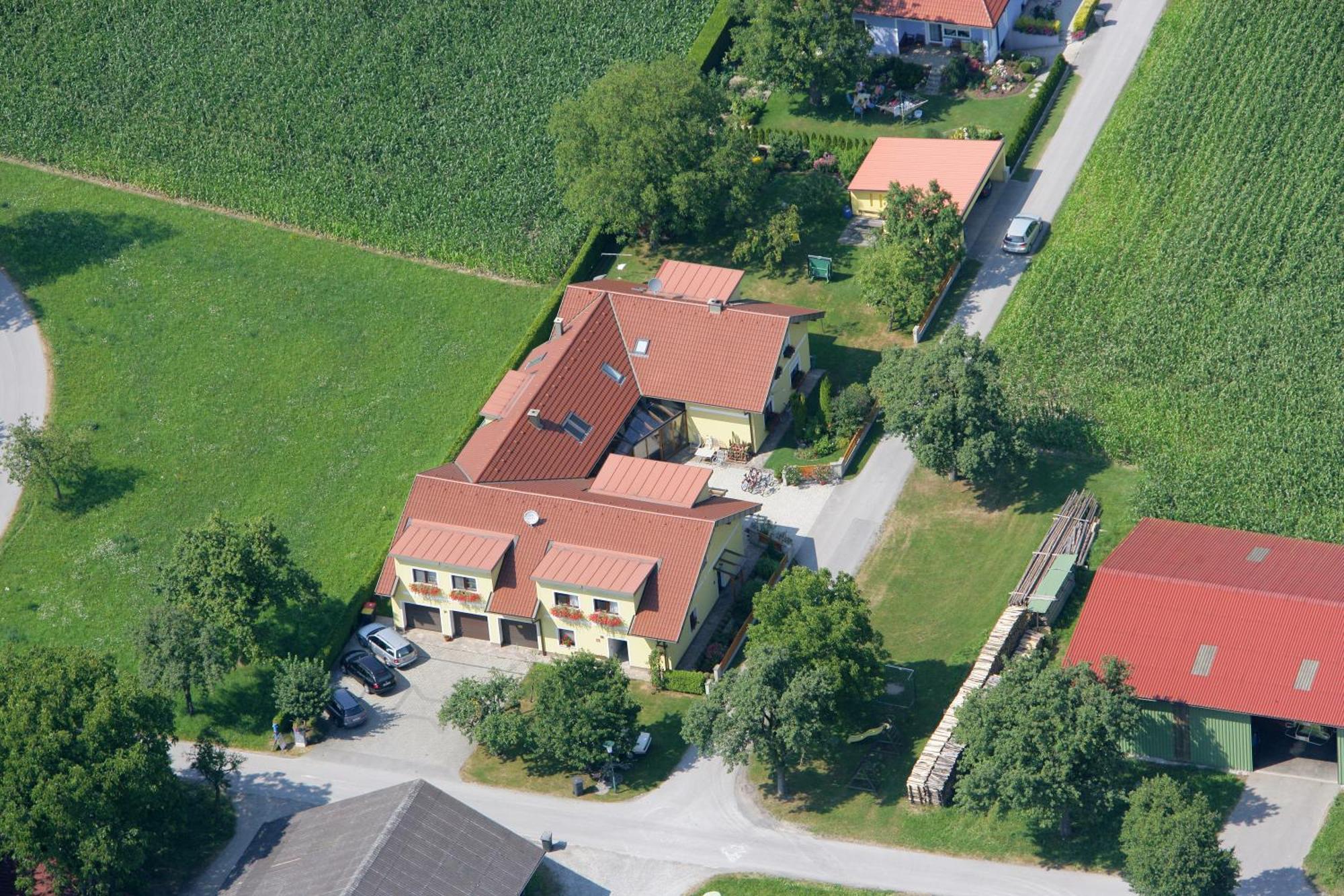 Privatzimmer Und Ferienwohnungen Leeb Persenbeug エクステリア 写真