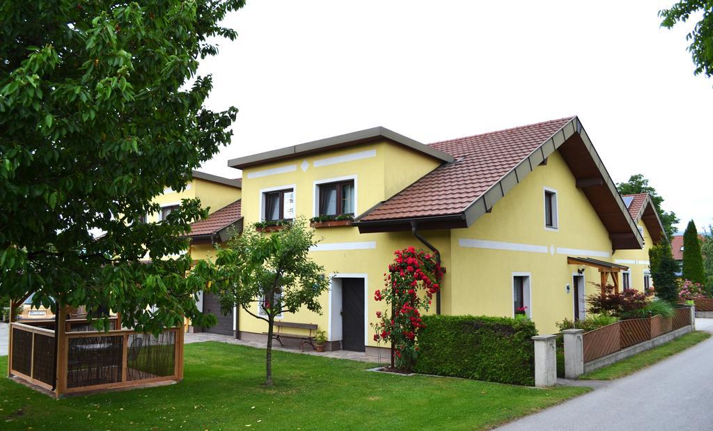 Privatzimmer Und Ferienwohnungen Leeb Persenbeug エクステリア 写真
