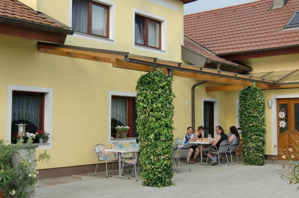 Privatzimmer Und Ferienwohnungen Leeb Persenbeug エクステリア 写真