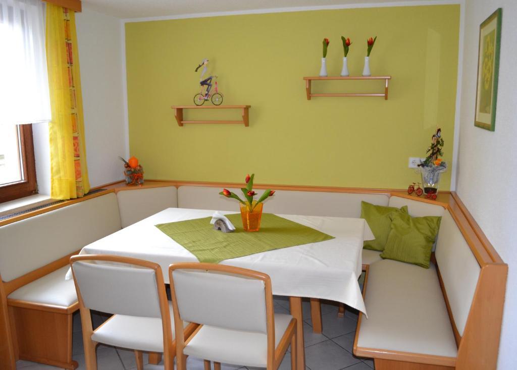 Privatzimmer Und Ferienwohnungen Leeb Persenbeug エクステリア 写真