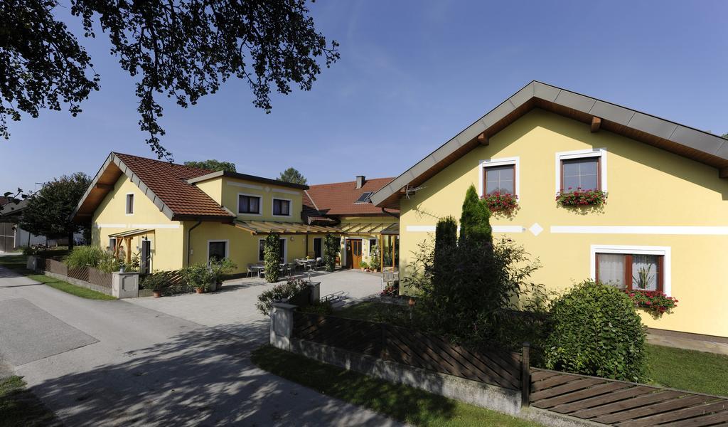 Privatzimmer Und Ferienwohnungen Leeb Persenbeug エクステリア 写真