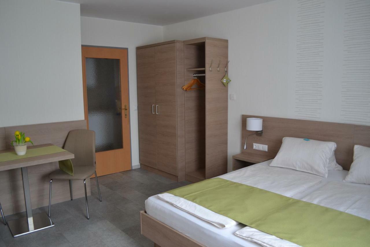 Privatzimmer Und Ferienwohnungen Leeb Persenbeug エクステリア 写真