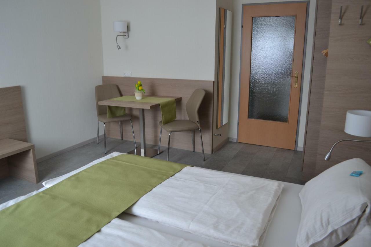 Privatzimmer Und Ferienwohnungen Leeb Persenbeug エクステリア 写真