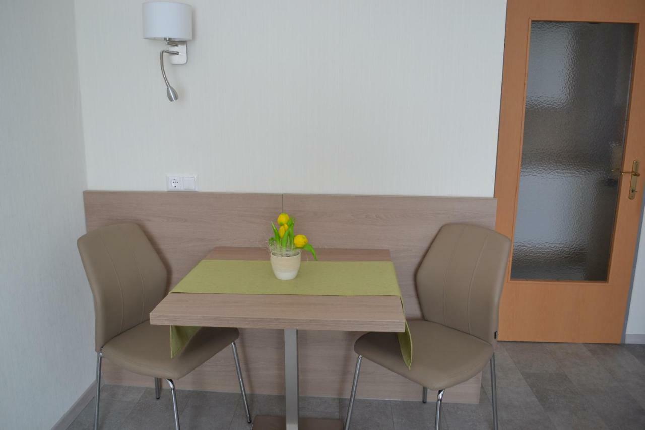 Privatzimmer Und Ferienwohnungen Leeb Persenbeug エクステリア 写真